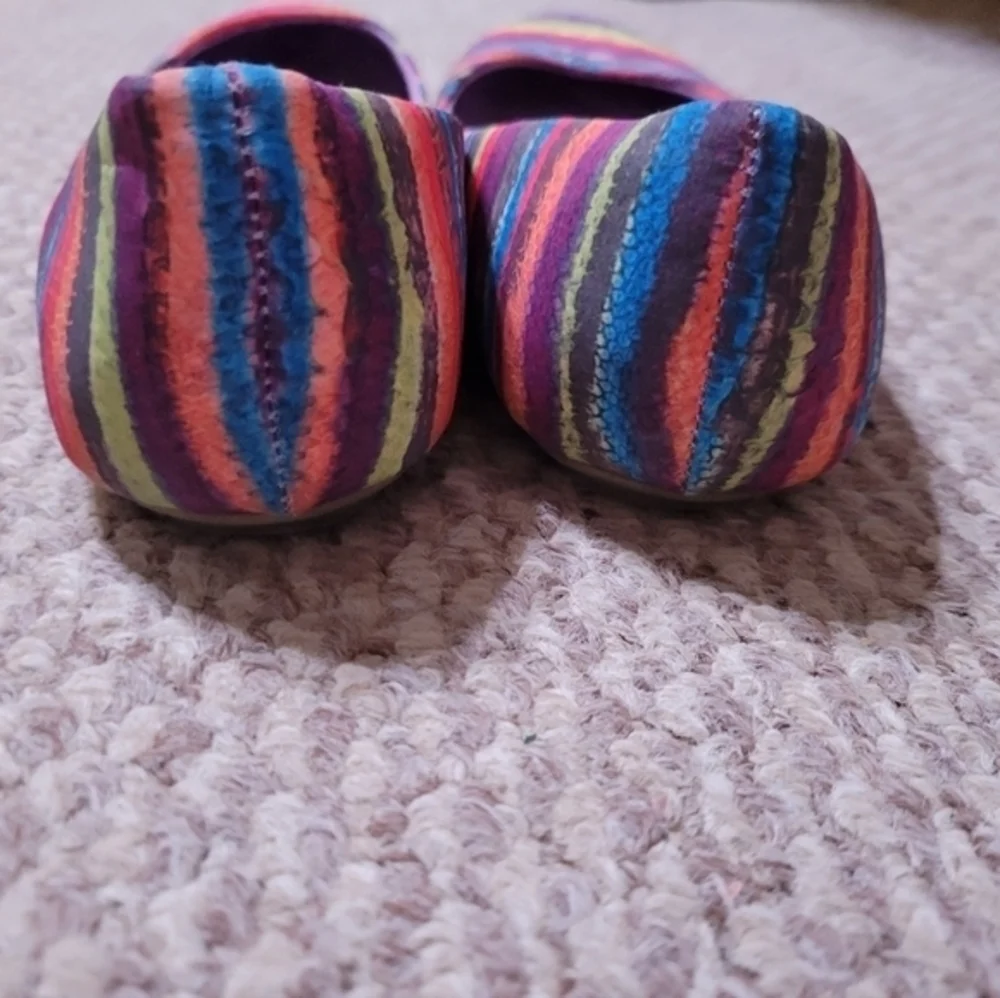 Steve Madden multi color girls size 4‎ flats